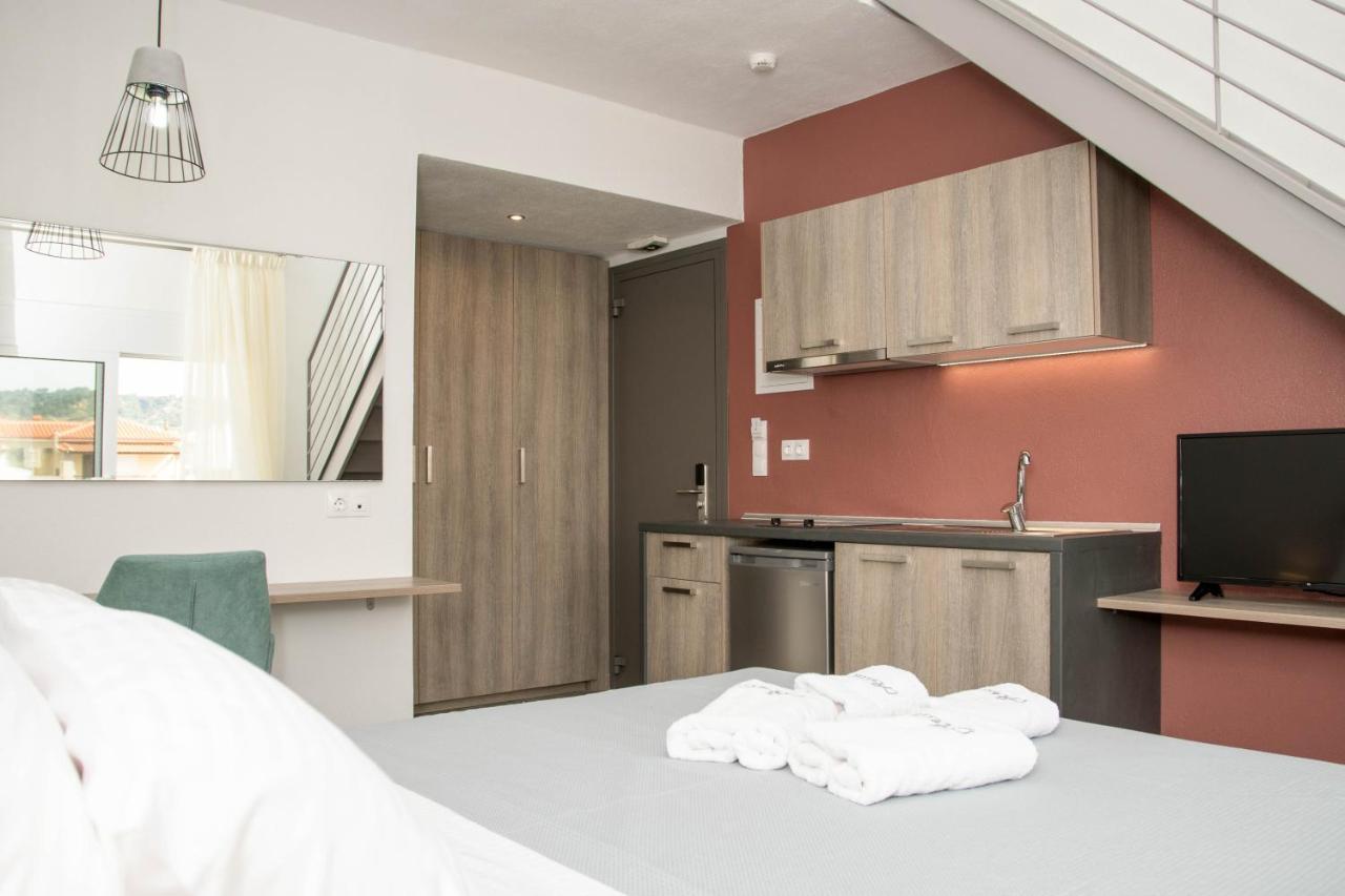 Aelia Luxury Apartments Nikíti Eksteriør bilde