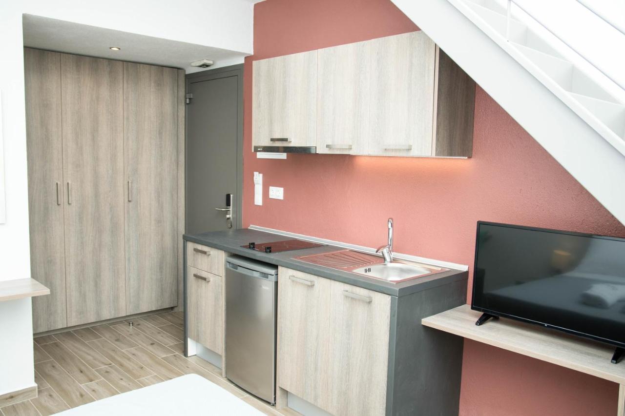 Aelia Luxury Apartments Nikíti Eksteriør bilde