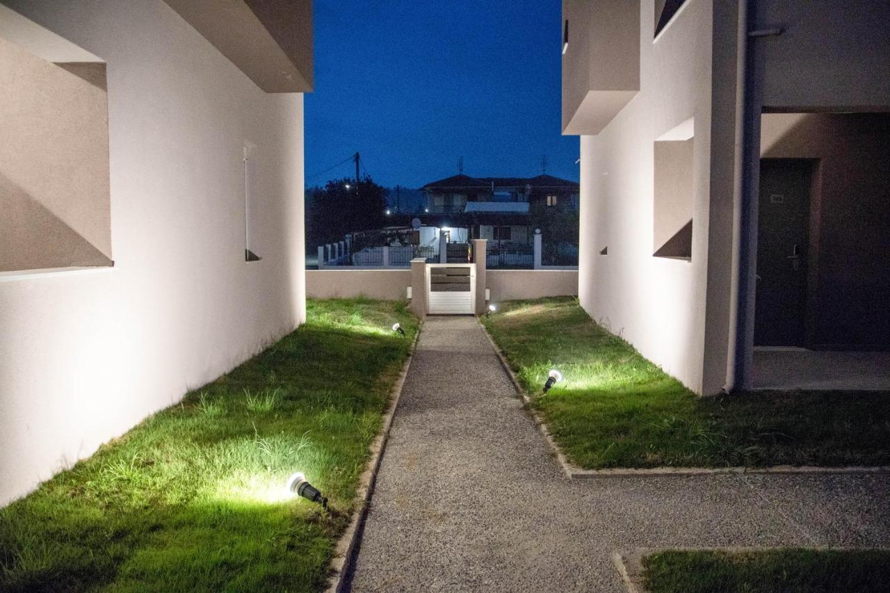 Aelia Luxury Apartments Nikíti Eksteriør bilde